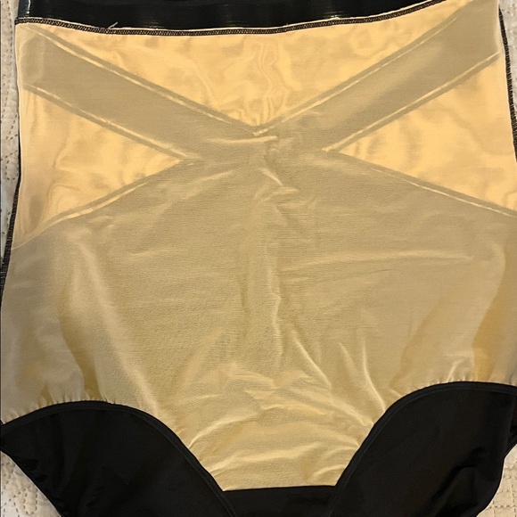 Cacique Black Ultra High-Waisted Brief Level 3 - Picture 7 of 11